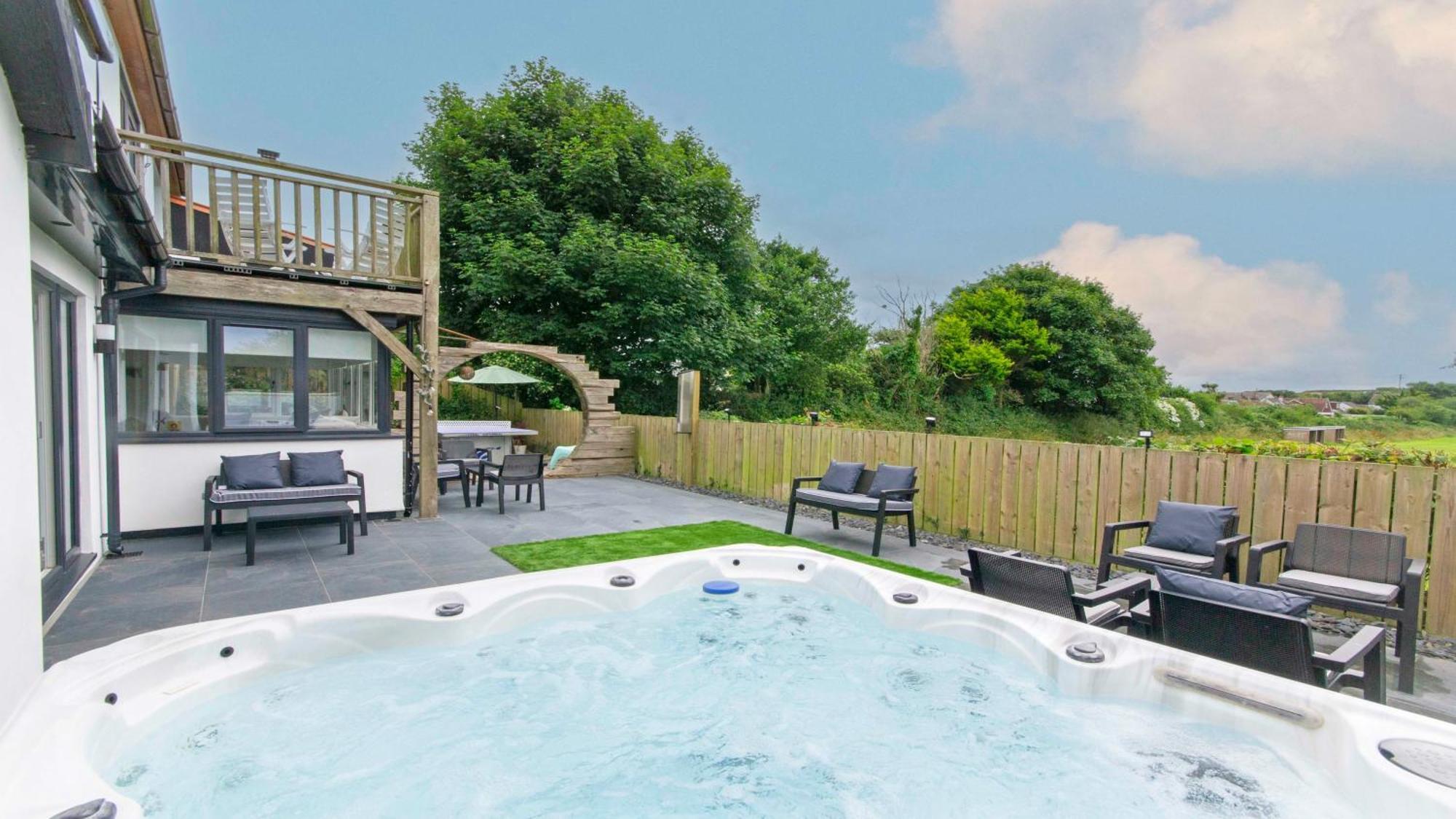 Bag-End House - Unique Home With Balcony, Beautiful Views, Ping Pong And Hot Tub Option - Sleeps 14 Croyde Exterior foto