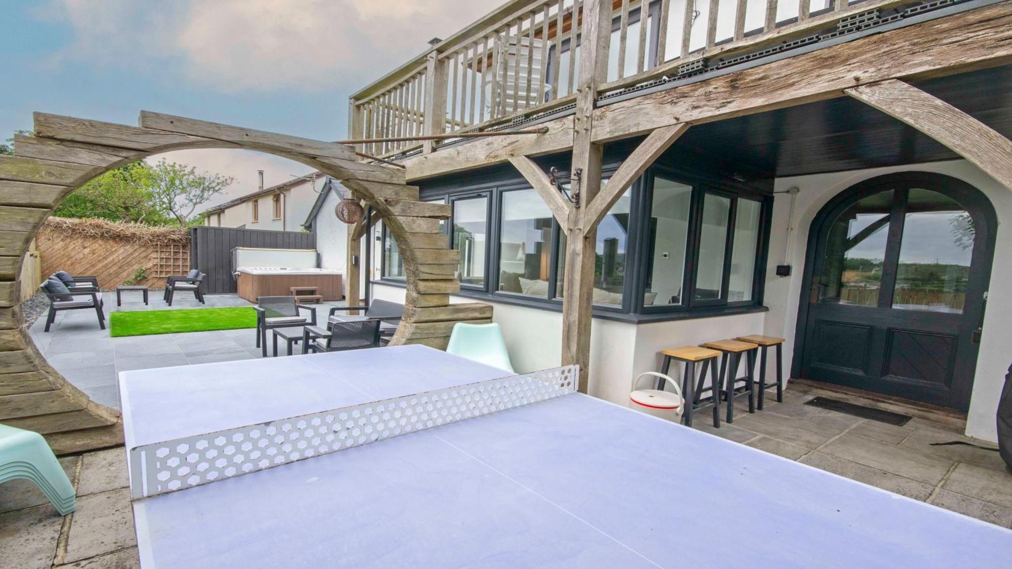 Bag-End House - Unique Home With Balcony, Beautiful Views, Ping Pong And Hot Tub Option - Sleeps 14 Croyde Exterior foto